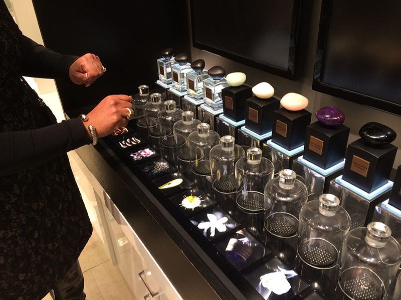 Floral and musky fragrance notes Khloe Kardashian Perfume