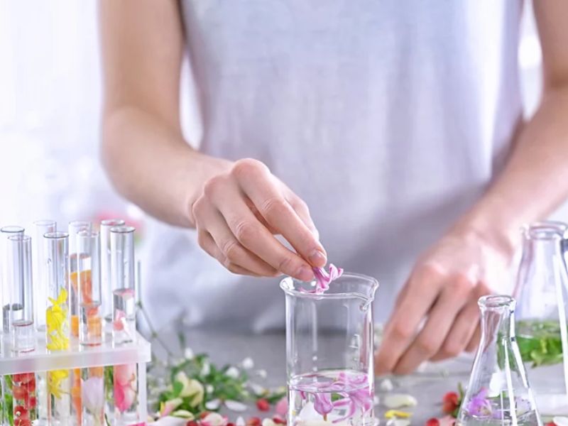  How to Make Natural PerfumeEssential ingredients needed to make natural perfume at home